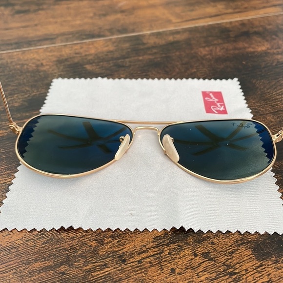 Women's Ray-Ban Aviator Polarized Sunglasses With Case - Picture 5 of 16